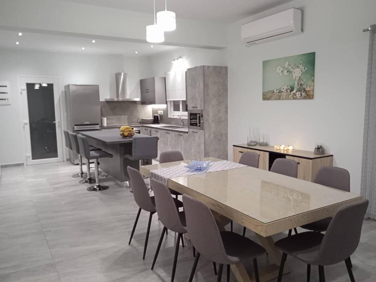 Spiridoula Luxury Villa Roda  Luaran gambar